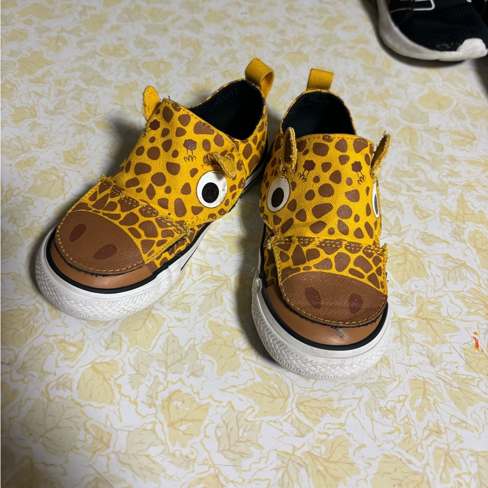 Toodler converse shoes